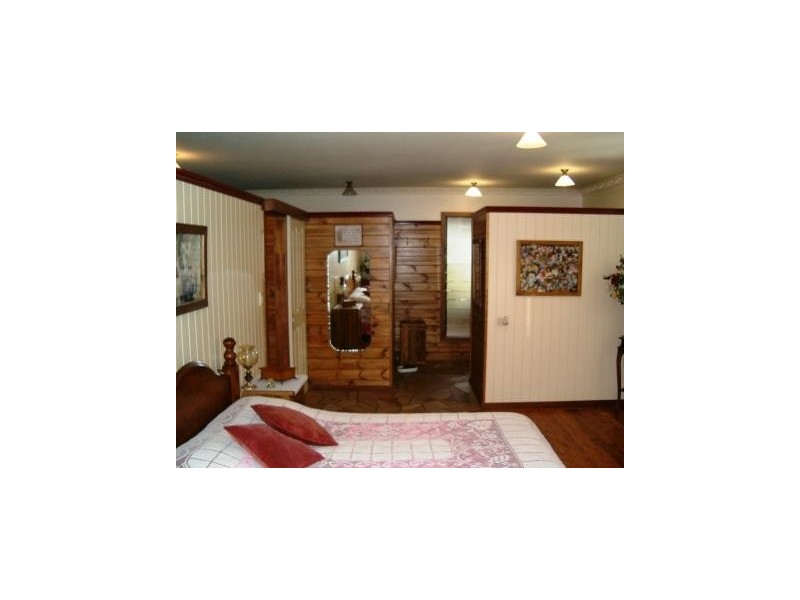 7 WODEN Street, Murphys Creek QLD 4352