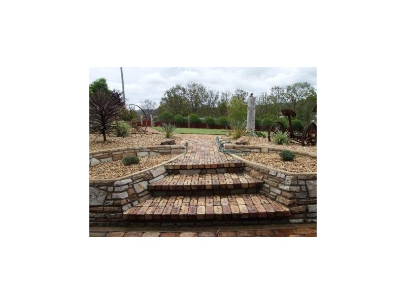 7 WODEN Street, Murphys Creek QLD 4352