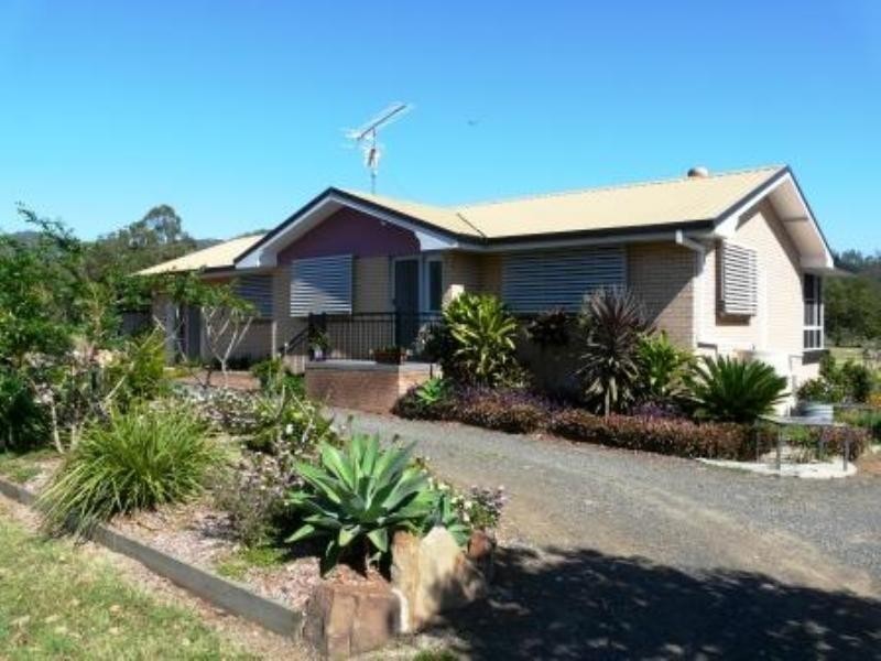 3 Elizabeth, Withcott QLD 4352