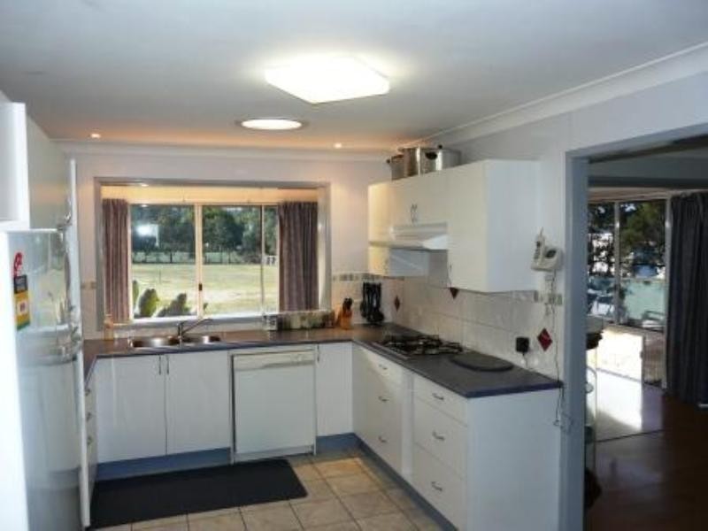 3 Elizabeth, Withcott QLD 4352