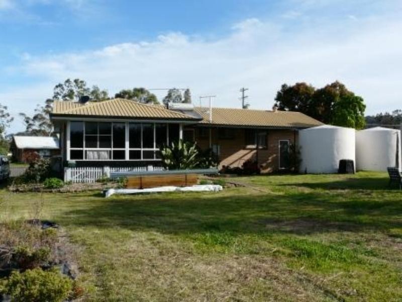 3 Elizabeth, Withcott QLD 4352