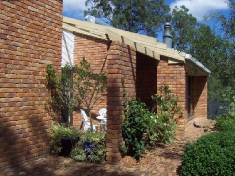 8 Gordon Crescent, Withcott QLD 4352