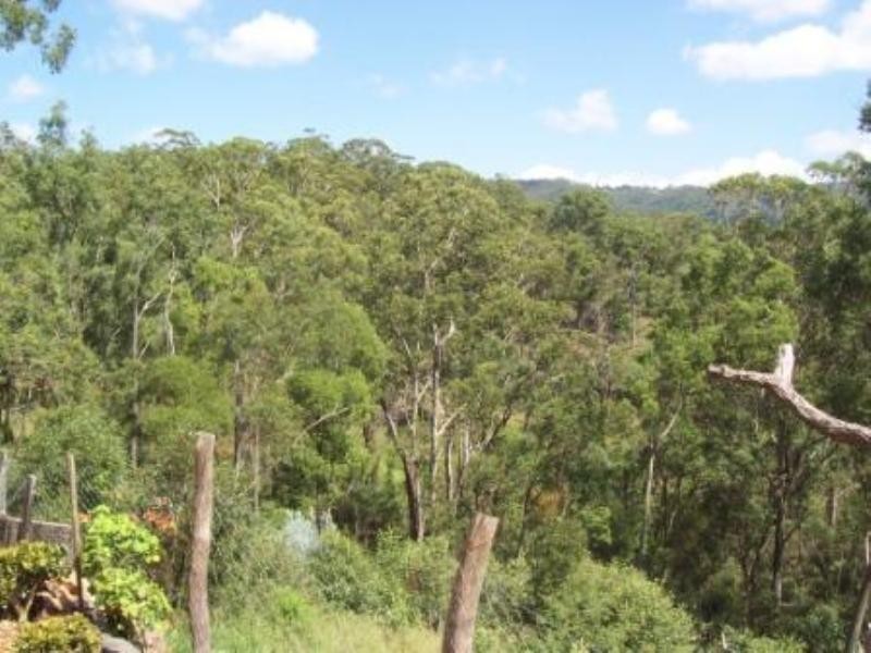 8 Gordon Crescent, Withcott QLD 4352