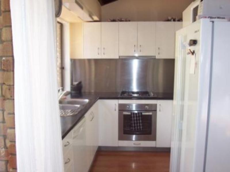 8 Gordon Crescent, Withcott QLD 4352