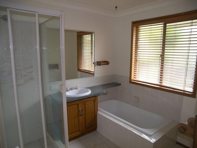 6 Diana Crescent, Withcott QLD 4352