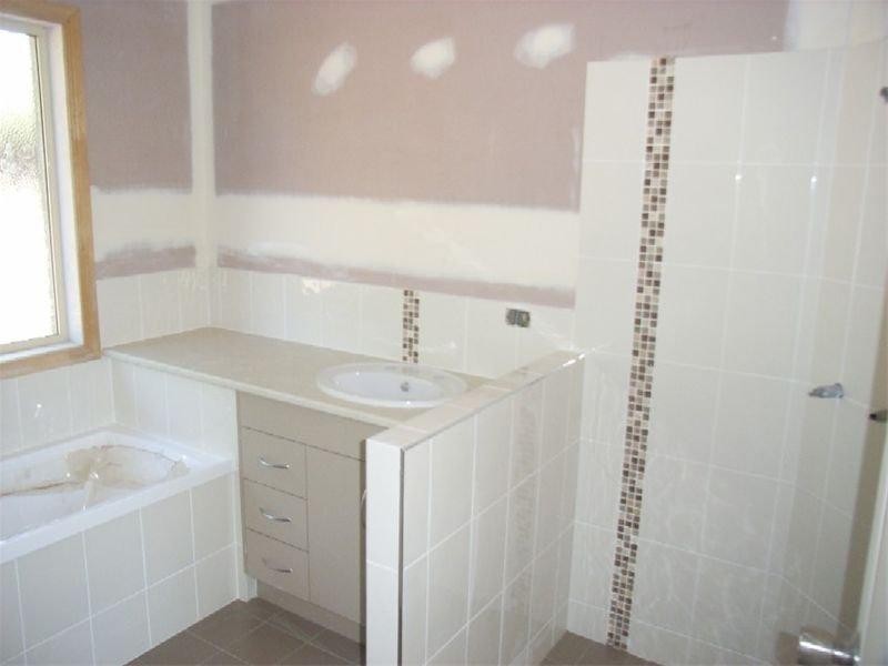 1/6 Vista Court, Withcott QLD 4352