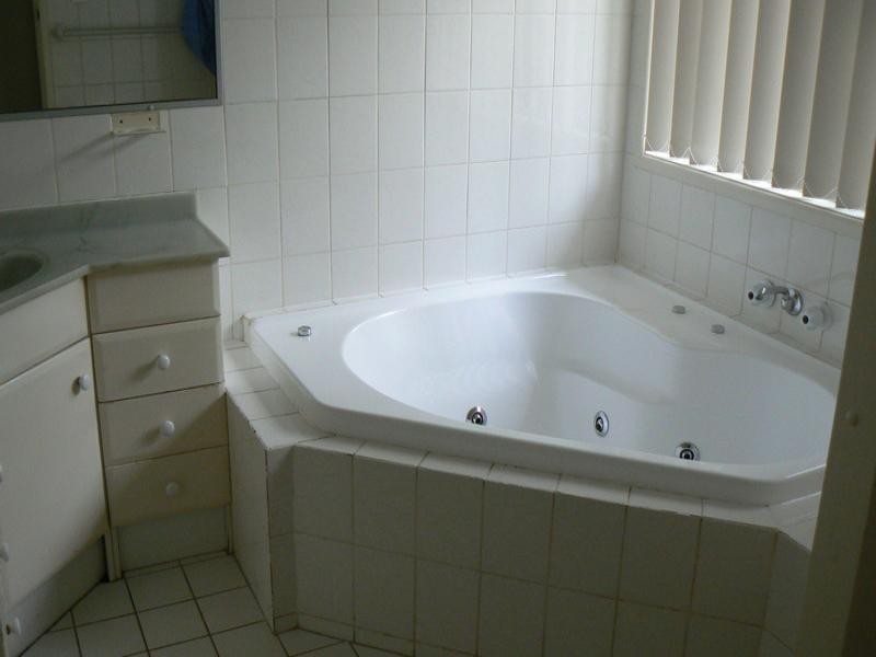 13 Talinga Street, Mount Lofty QLD 4350