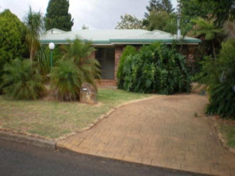 13 Talinga Street, Mount Lofty QLD 4350