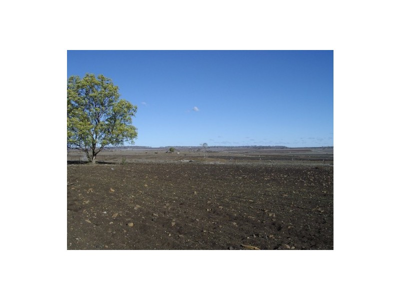 26 Saddletop Road, Clifton QLD 4361