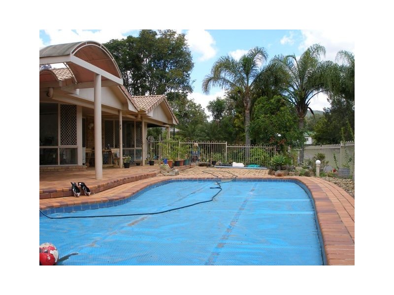 6 Shorelands Drive, Withcott QLD 4352