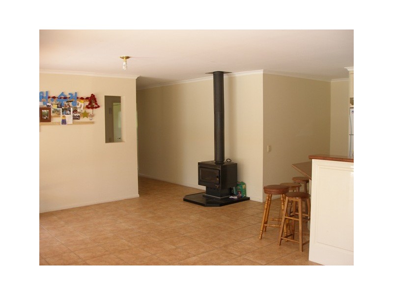 6 Shorelands Drive, Withcott QLD 4352