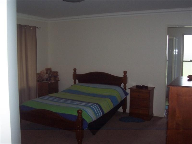 6 Kimdonn, Withcott QLD 4352