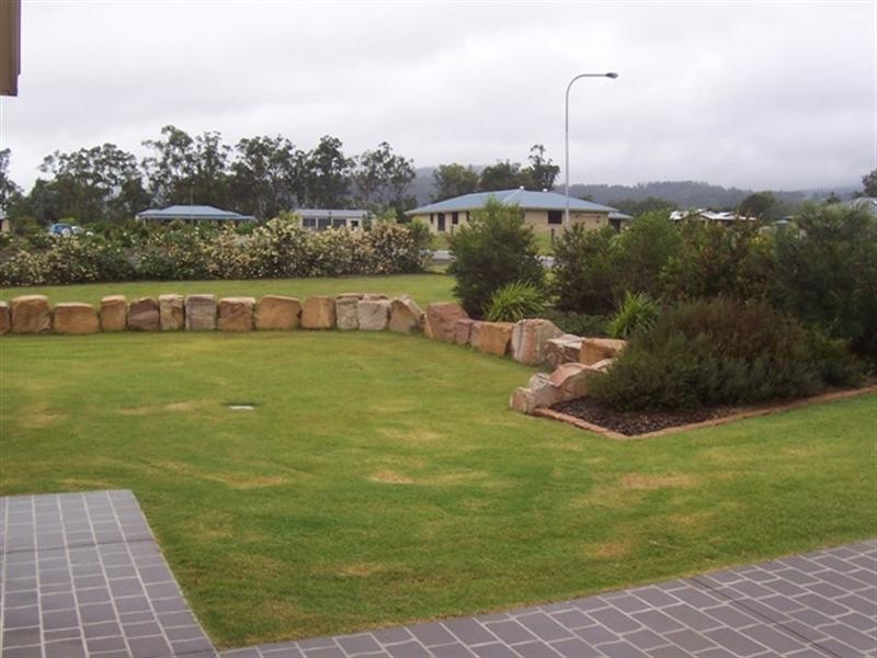 6 Kimdonn, Withcott QLD 4352