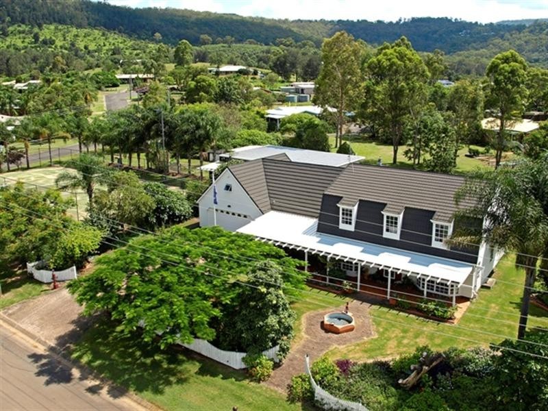 2 Vista Court, Withcott QLD 4352