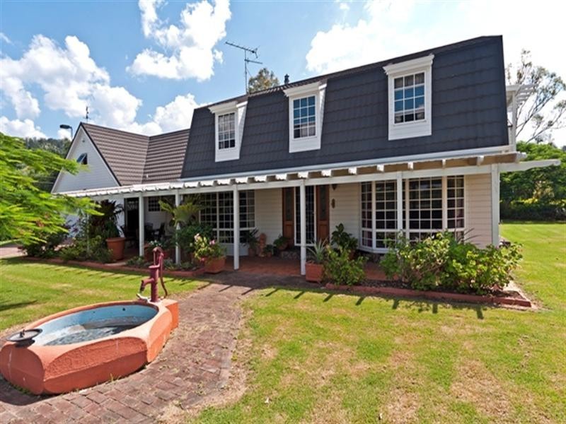 2 Vista Court, Withcott QLD 4352