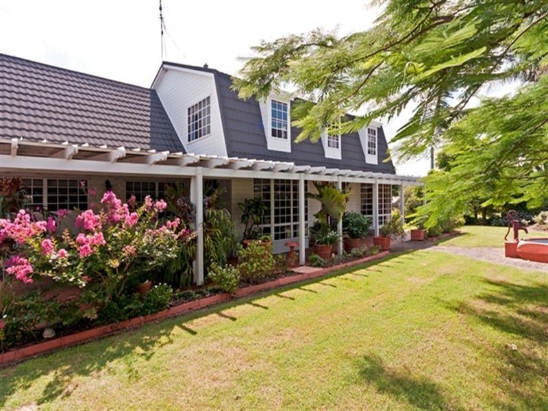 2 Vista Court, Withcott QLD 4352