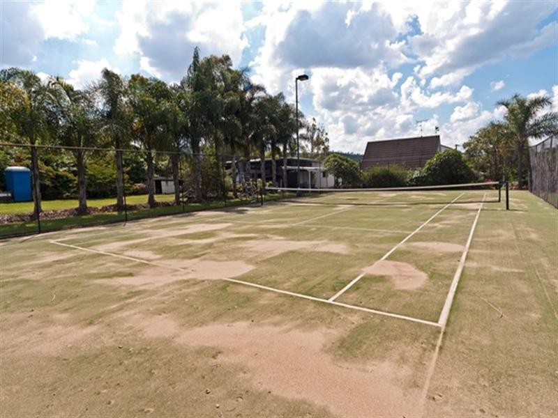 2 Vista Court, Withcott QLD 4352