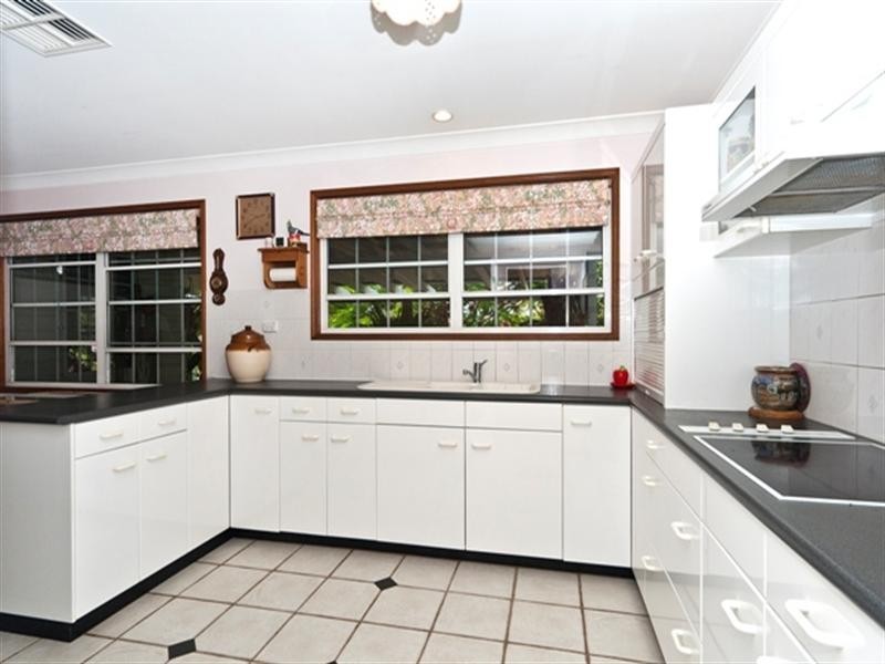 2 Vista Court, Withcott QLD 4352