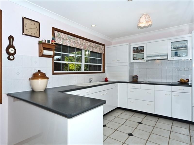 2 Vista Court, Withcott QLD 4352