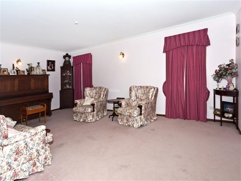 2 Vista Court, Withcott QLD 4352