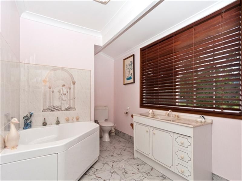 2 Vista Court, Withcott QLD 4352