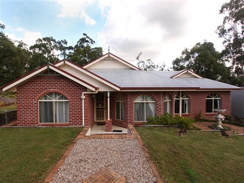 33 Berghofer, Withcott QLD 4352