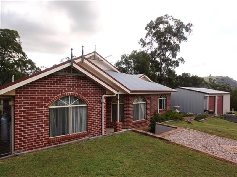 33 Berghofer, Withcott QLD 4352