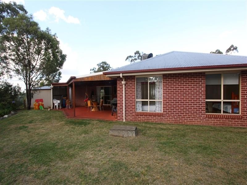 33 Berghofer, Withcott QLD 4352