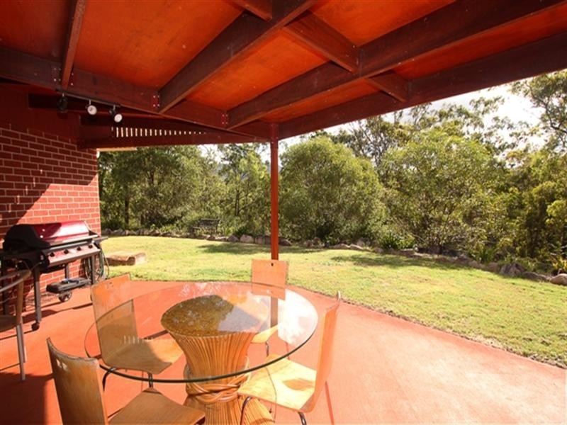 33 Berghofer, Withcott QLD 4352