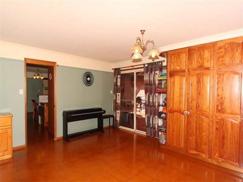 33 Berghofer, Withcott QLD 4352