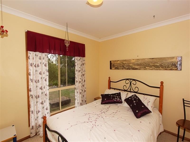 33 Berghofer, Withcott QLD 4352