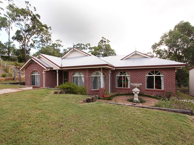 33 Berghofer, Withcott QLD 4352