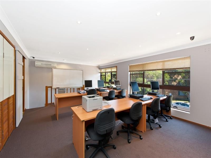 8 Adelong Street, Sutherland NSW 2232