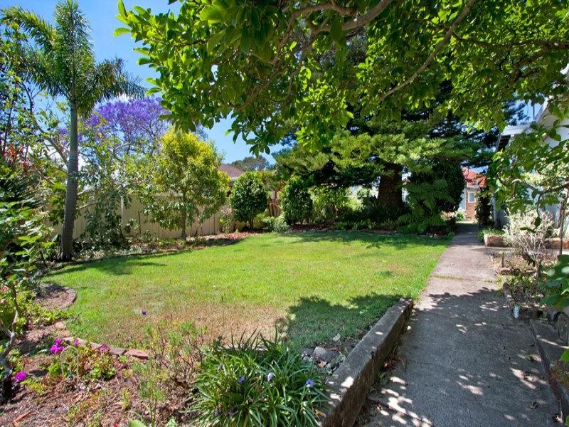 27 Birdwood Street, Sylvania NSW 2224