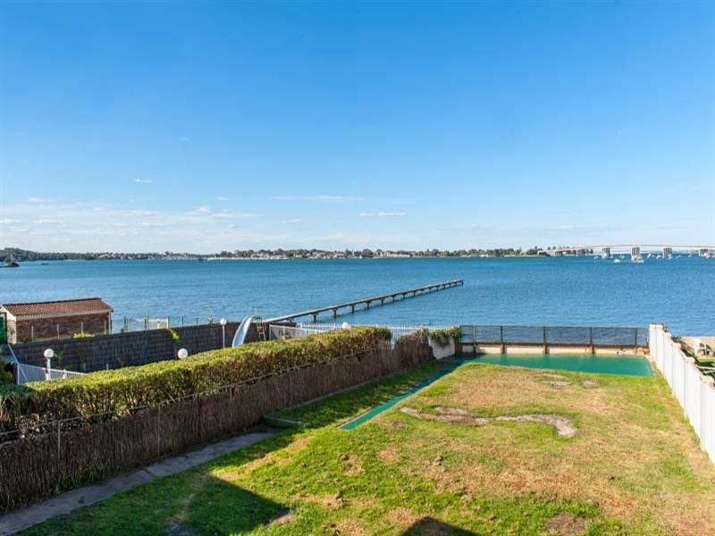 5 Holts Point Place, Sylvania NSW 2224