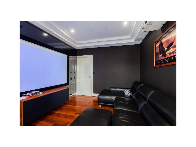 4 Lachlan Avenue, Sylvania Waters NSW 2224