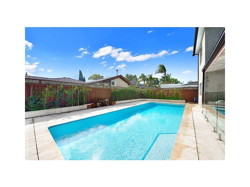 11 Cordeaux Crescent, Sylvania Waters NSW 2224