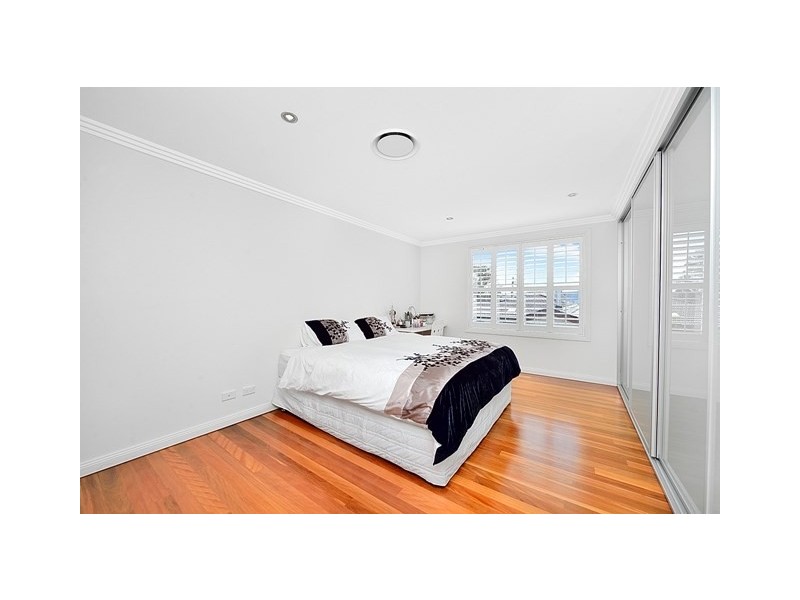 11 Cordeaux Crescent, Sylvania Waters NSW 2224