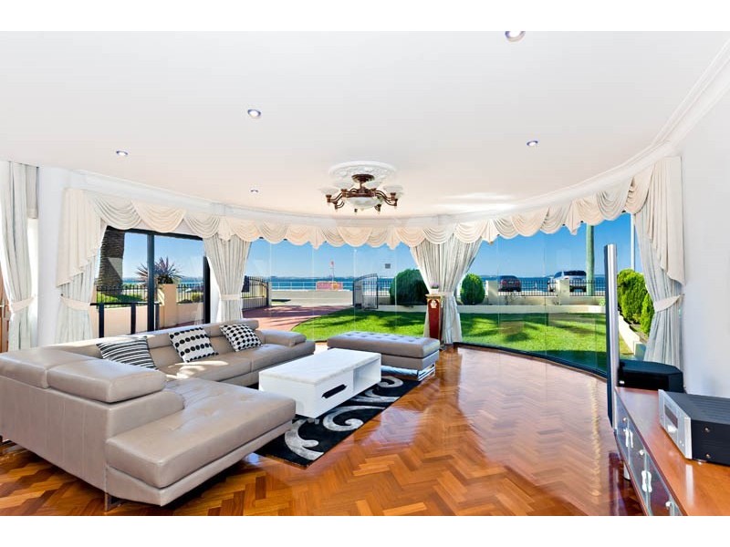2 Carruthers Drive, Dolls Point NSW 2219