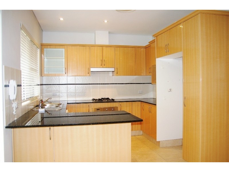 2/70 Holt Road, Taren Point NSW 2229