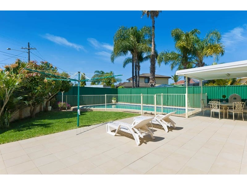 18 Hawkesbury Esplanade, Sylvania Waters NSW 2224