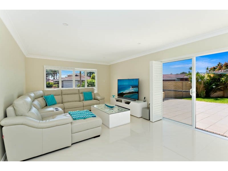 18 Hawkesbury Esplanade, Sylvania Waters NSW 2224