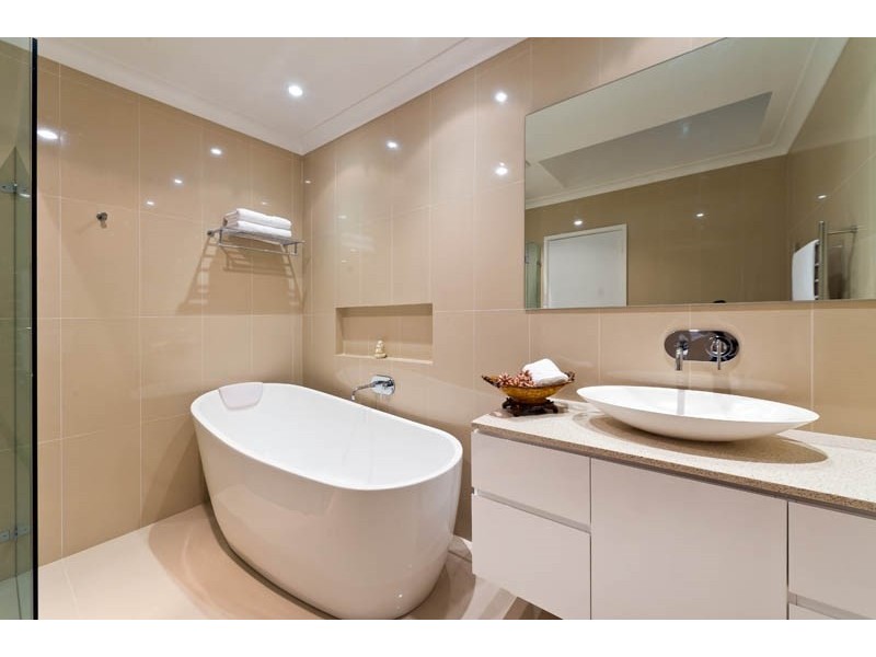 18 Hawkesbury Esplanade, Sylvania Waters NSW 2224