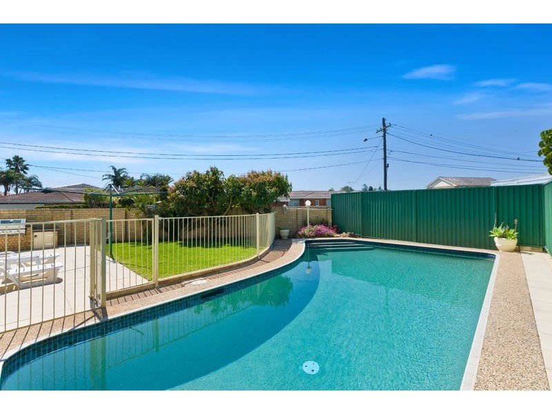 18 Hawkesbury Esplanade, Sylvania Waters NSW 2224