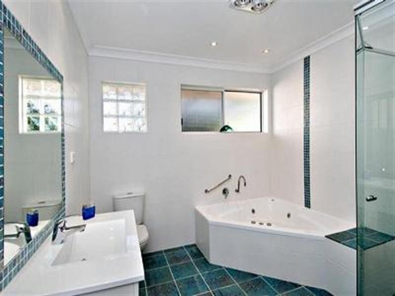 11 Macintyre Crescent, Sylvania Waters NSW 2224