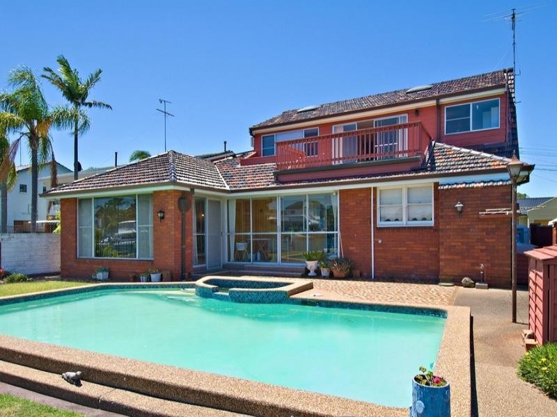 24 Castlereagh Crescent, Sylvania Waters NSW 2224