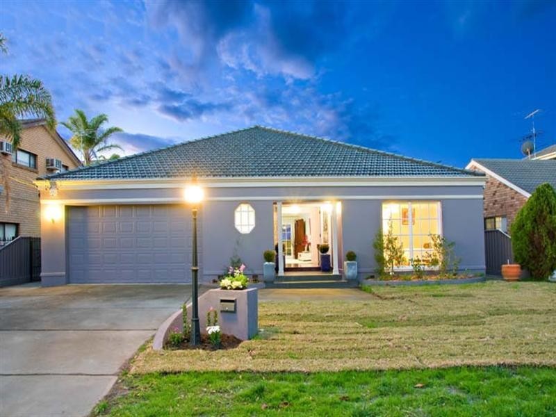 14 Macintyre Crescent, Sylvania Waters NSW 2224