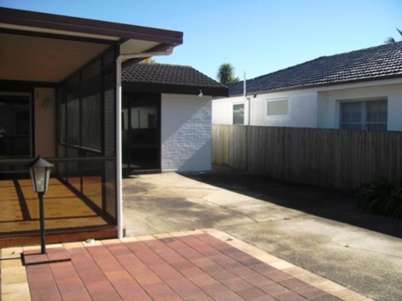 33 Bellingara Road, Sylvania NSW 2224