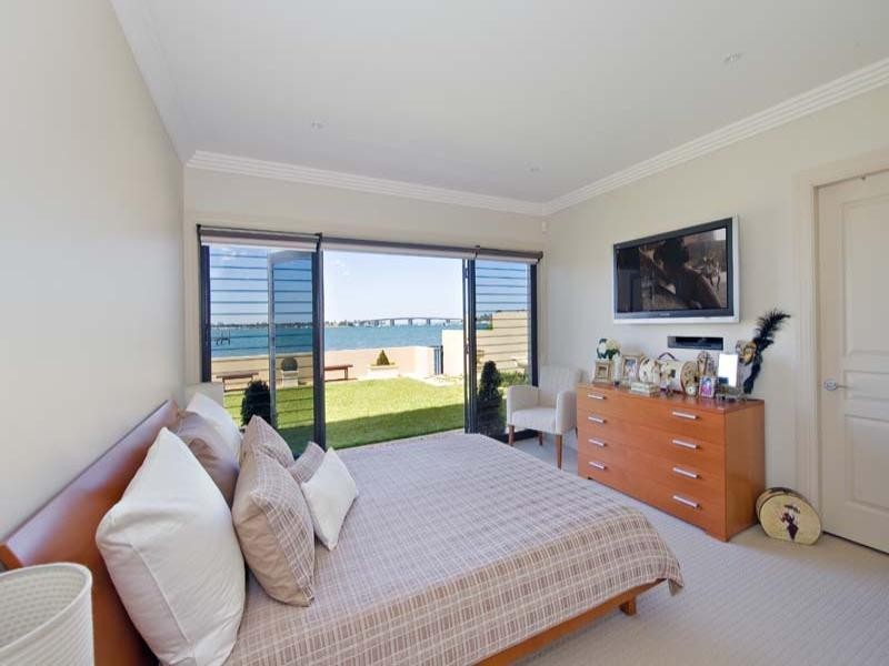 3 Holts Point Place, Sylvania NSW 2224