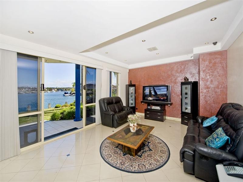 4 Lachlan Avenue, Sylvania Waters NSW 2224